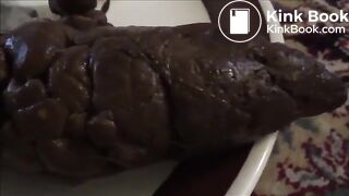 woman pooping on plate - video 3