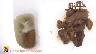 girls shitting - video 5