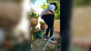 Sexii Chick Takes a Shit in neighbors Garden