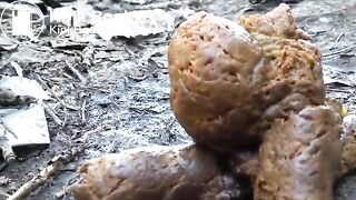 Girl shits outside / scat closeup