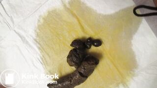 woman pooping on the floor - video 94