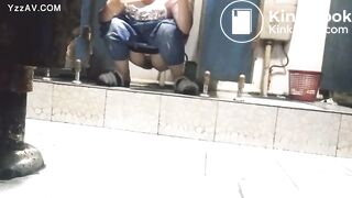 chinese girls poop in open toilet 2