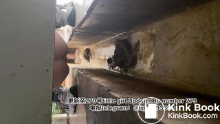 High-quality girls pooping in the toilet 5