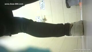 Chinese girls go to toilet 100