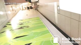 Chinese girls go to toilet 100