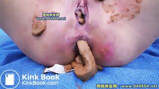 Chinese fist queen stuff huge poop in her pussy