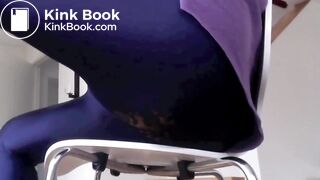 Messing her leggings