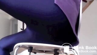 Messing her leggings