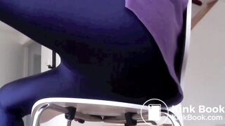 Messing her leggings