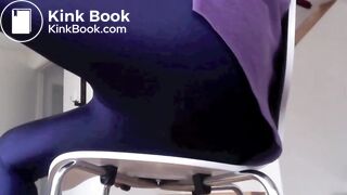 Messing her leggings