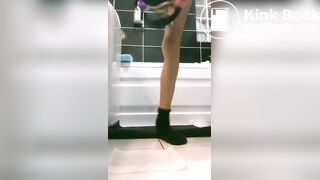 Sexy girl pooping - video 20
