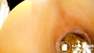 Big booty poop - video 6