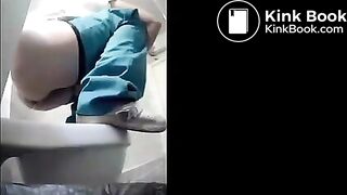 Spying on Russian girls pooping