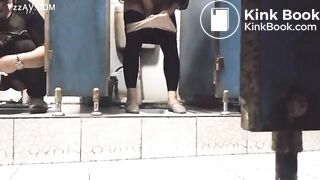 chinese girls poop in open toilet 3