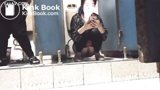 chinese girls poop in open toilet 3
