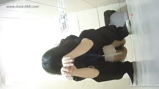 Chinese girls go to toilet 105