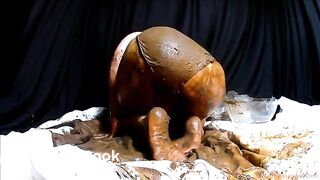 Dirty girl shitting, farting and smearing for daddy
