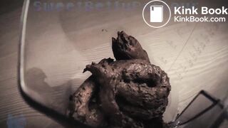 gorgeous and sexy naked Russian crapping