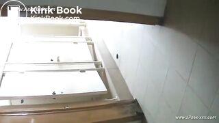 Chinese girls go to toilet 101