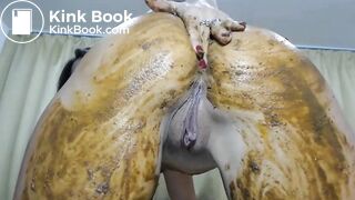 Total Glamour Babe Totally into Showing Off Her Shit