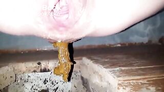 Selfie of a sexy babe shitting