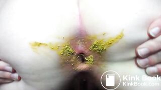 cute naked girl crapped