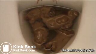 Girls Pooping - video 21