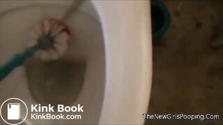 Girls Pooping - video 21
