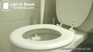 woman pooping in toilet - video 39