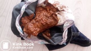 Beautiful blonde shitting in tight jeans