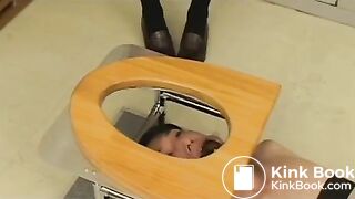 Engolindo merda da asiática