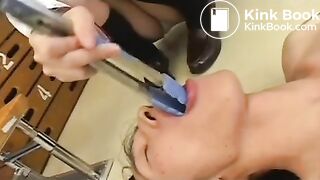 Engolindo merda da asiática