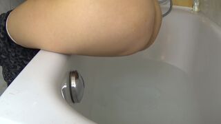 Girl Pooping In Bath