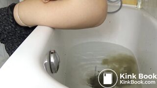 Girl Pooping In Bath