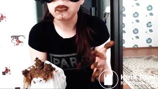 sexy girl with a mask shits - video 9