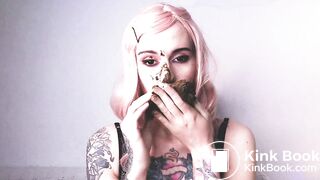 Pretty scat girl and husband shit