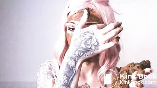 Pretty scat girl and husband shit