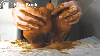 gorgeous Russian pooping and peeing