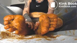 gorgeous Russian pooping and peeing