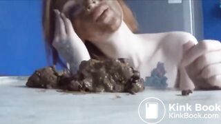 gorgeous naked Russian pooed and masturbated