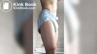 Presenting my messy diaper butt