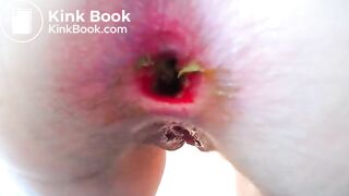 hot girl downloads on toilet