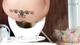 MILF SHITTING ON THE TOILET- FROM ABOVE VIEW