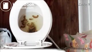 MILF SHITTING ON THE TOILET- FROM ABOVE VIEW