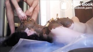 shiteating smearining and cuming en the floor