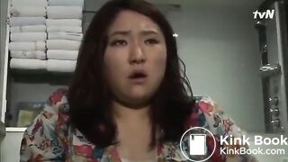 KOREAN WOMAN POOP IN TOILET