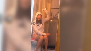 Korean girl caught on the toilet