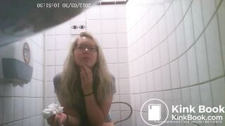 Spycam Sexy teen toilet diarrhea farting