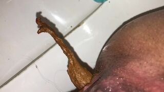 POOP MORNING GIRL TOILET (1)