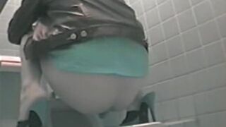 poop back shot - video 7